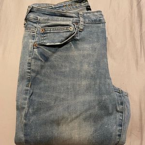 I’m selling American eagle skinny jeans